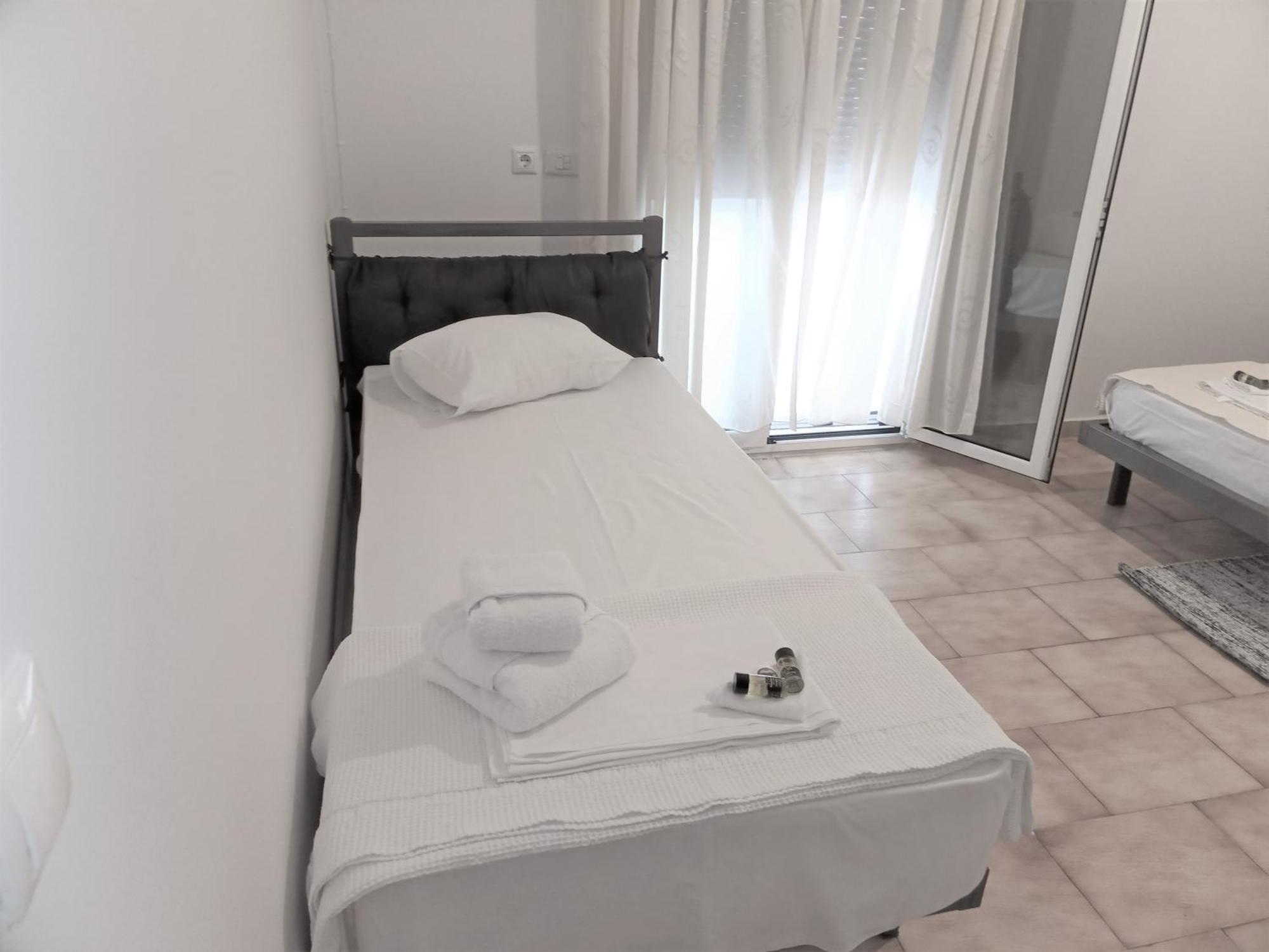 ניקיאנה Fiona Seafront Apartments מראה חיצוני תמונה