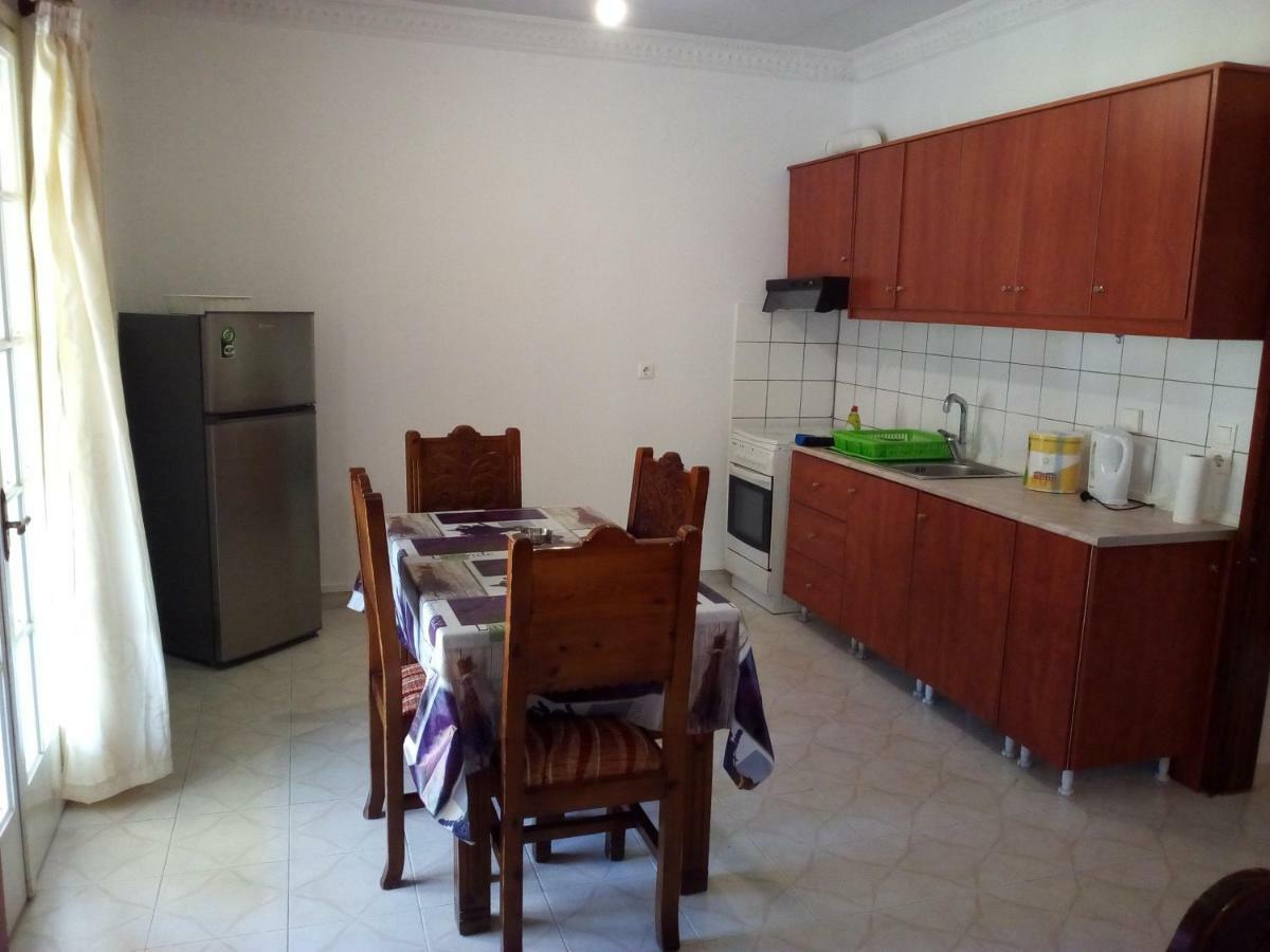ניקיאנה Fiona Seafront Apartments מראה חיצוני תמונה